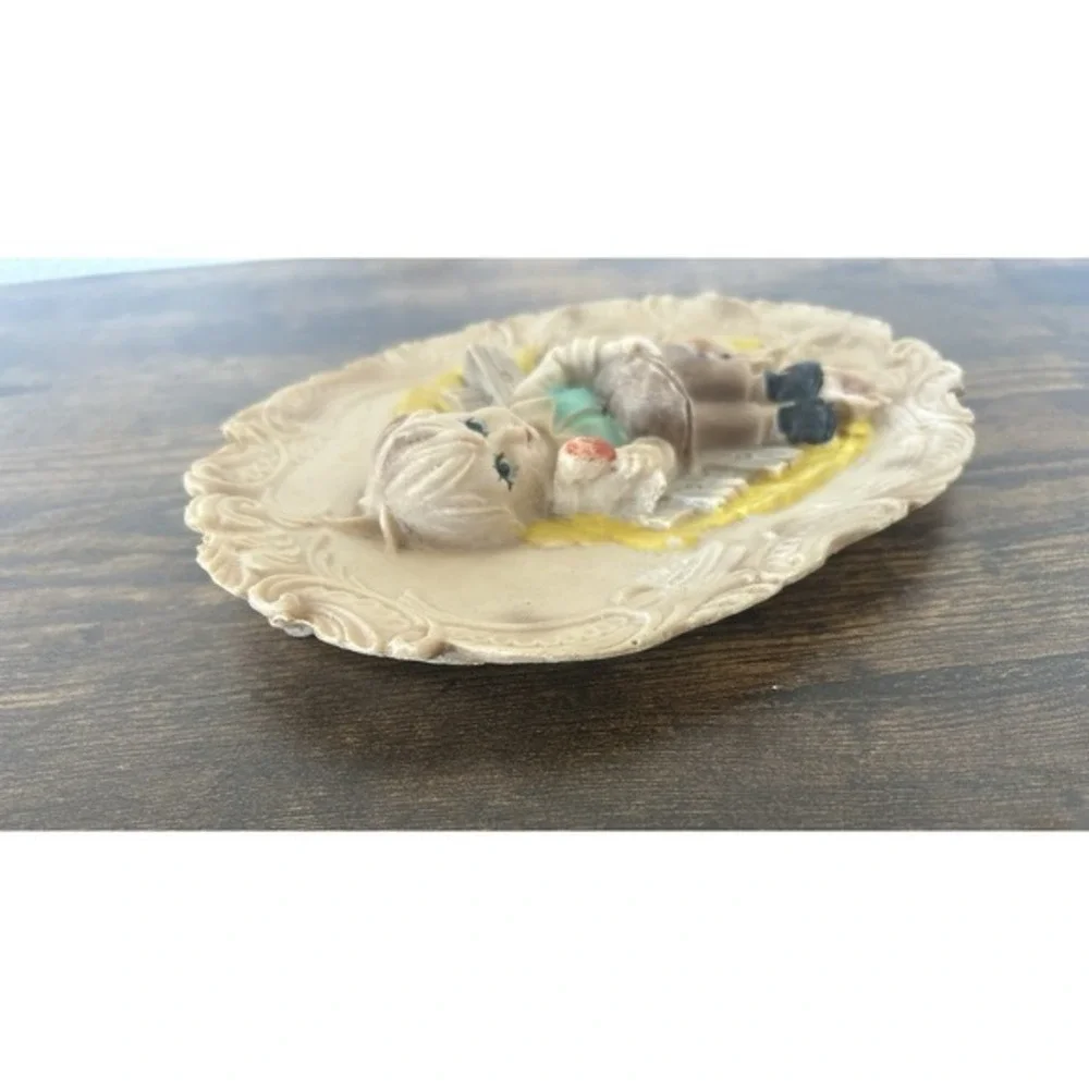Vintage Oval‎ Molded 3D Wall Hanging Decor Plaque Hand Painted RARE Backside